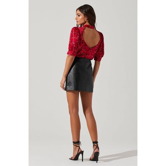 ASTR the Label FLORAL MOCK NECK COWL DRAPE TOP in Red Floral, XS - Picture 3 of 4